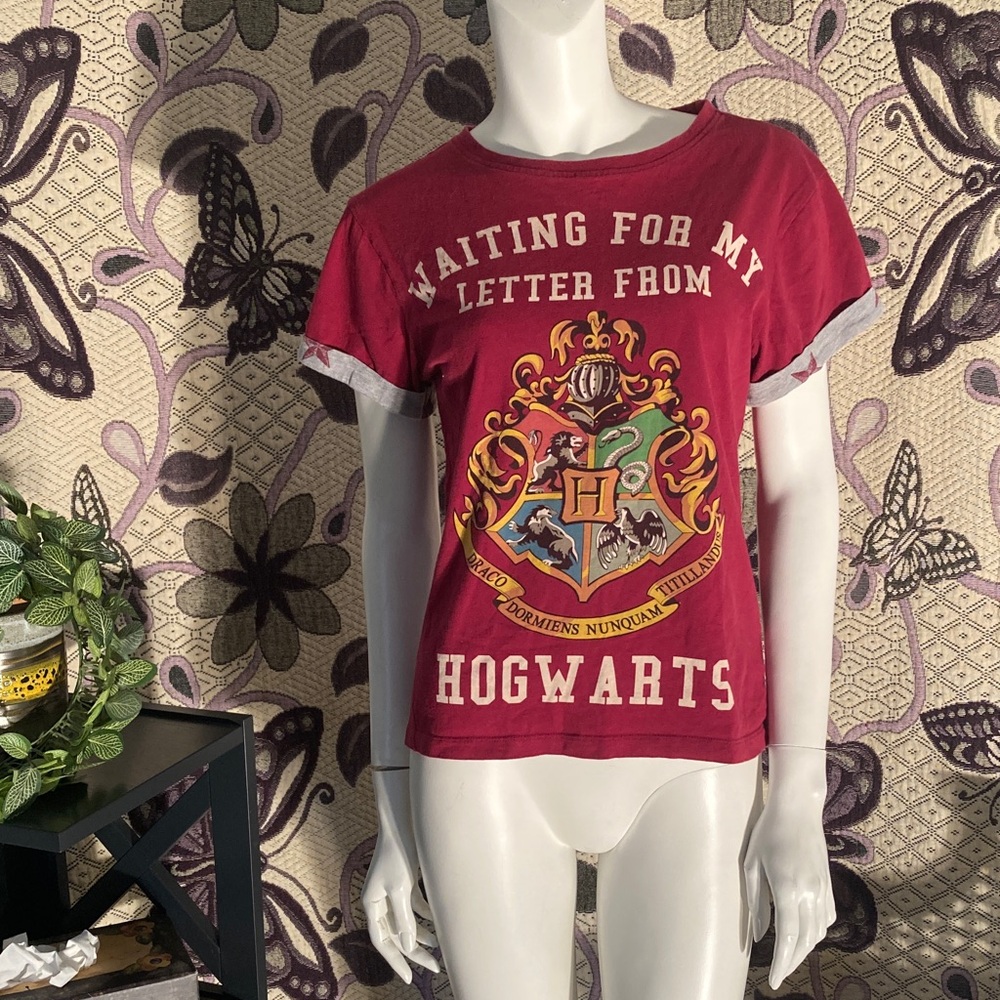 Red Hogwarts Crest T-Shirt
